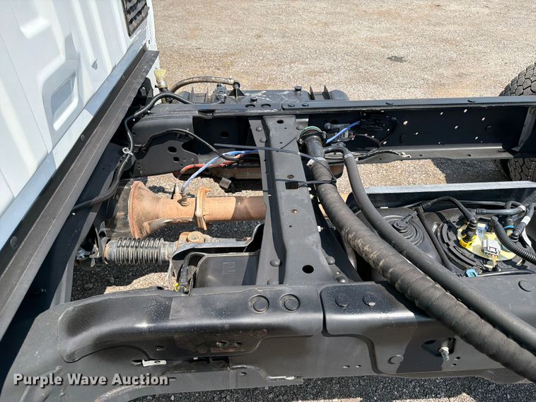image for item FB5040 2023 Ford F550 super duty Crew Cab truck cab and chassis