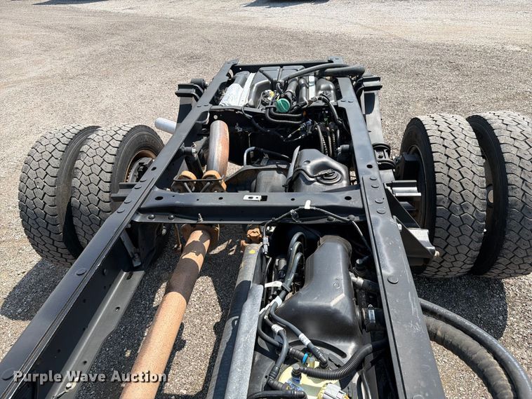 image for item FB5040 2023 Ford F550 super duty Crew Cab truck cab and chassis