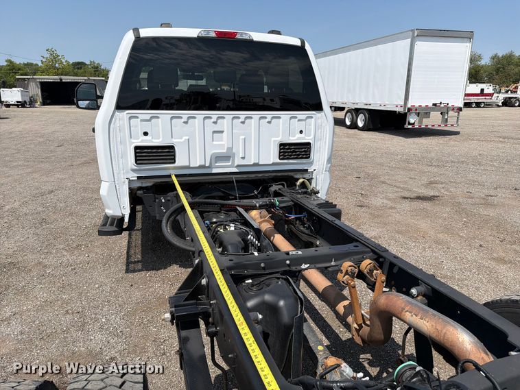 image for item FB5040 2023 Ford F550 super duty Crew Cab truck cab and chassis