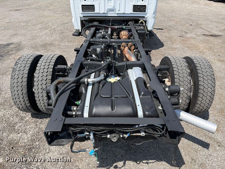 image for item FB5040 2023 Ford F550 super duty Crew Cab truck cab and chassis