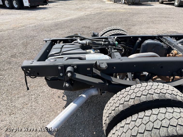 image for item FB5040 2023 Ford F550 super duty Crew Cab truck cab and chassis