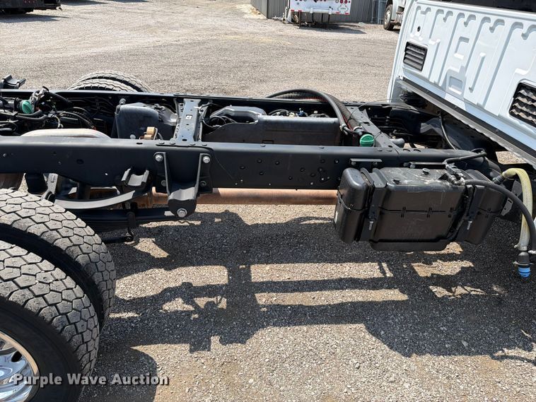 image for item FB5040 2023 Ford F550 super duty Crew Cab truck cab and chassis