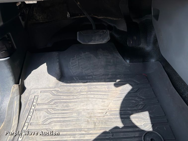 image for item FB5040 2023 Ford F550 super duty Crew Cab truck cab and chassis