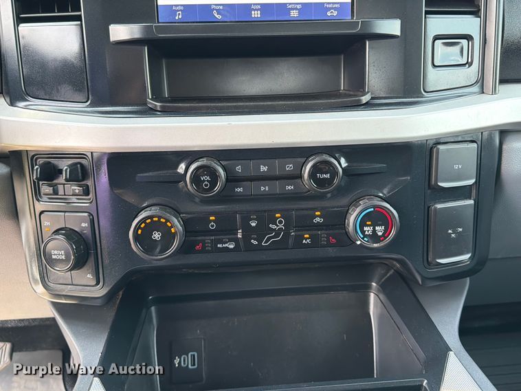 image for item FB5040 2023 Ford F550 super duty Crew Cab truck cab and chassis
