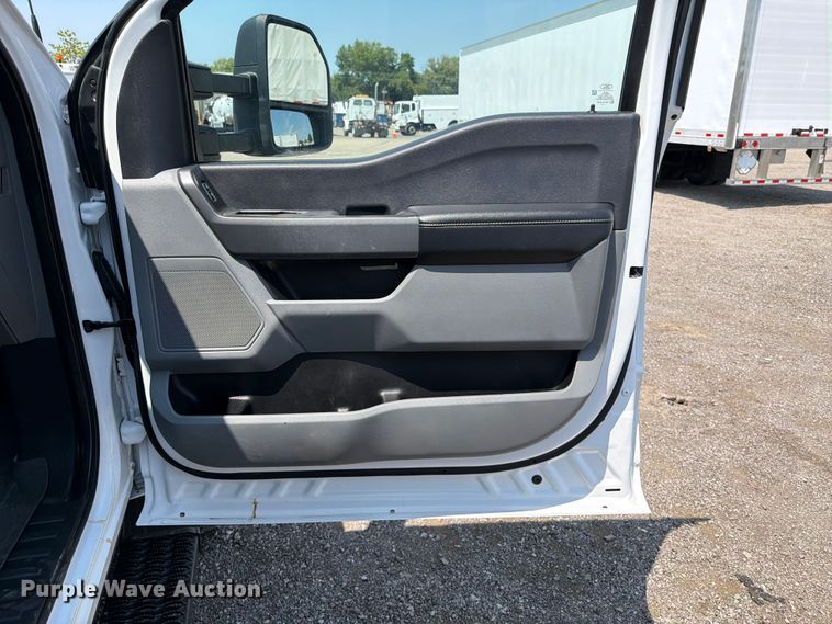 image for item FB5040 2023 Ford F550 super duty Crew Cab truck cab and chassis