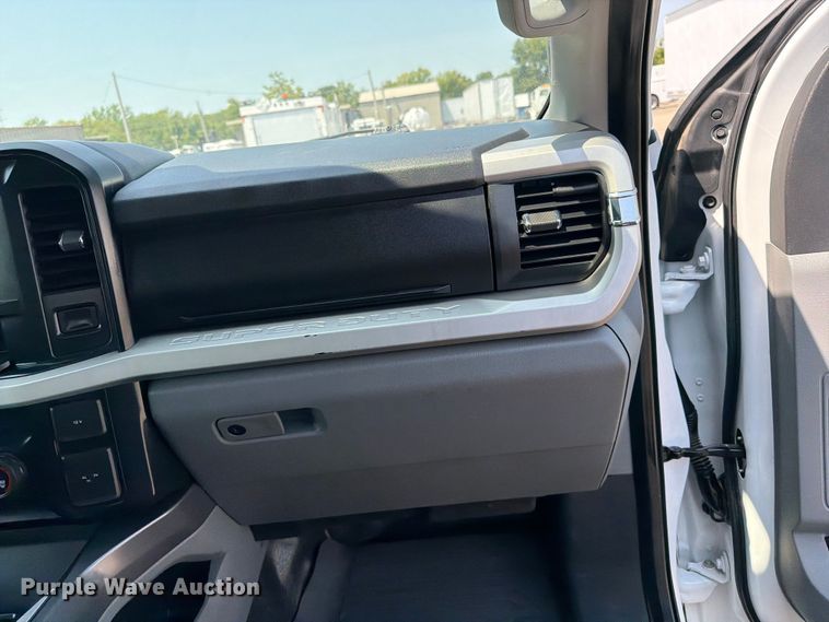 image for item FB5040 2023 Ford F550 super duty Crew Cab truck cab and chassis