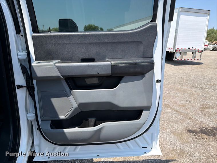 image for item FB5040 2023 Ford F550 super duty Crew Cab truck cab and chassis