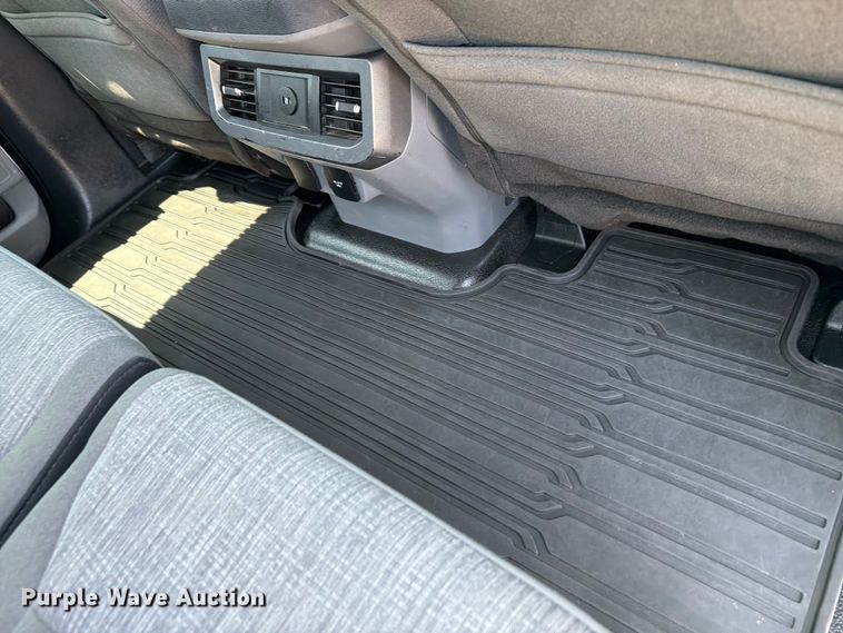 image for item FB5040 2023 Ford F550 super duty Crew Cab truck cab and chassis