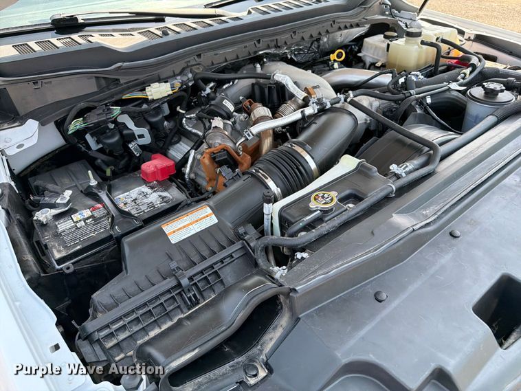 image for item FB5040 2023 Ford F550 super duty Crew Cab truck cab and chassis