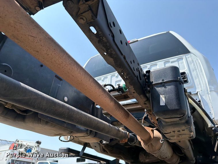 image for item FB5040 2023 Ford F550 super duty Crew Cab truck cab and chassis