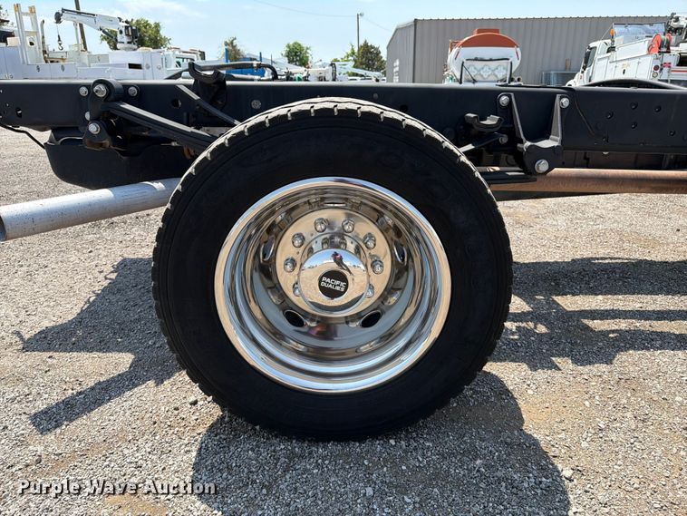 image for item FB5040 2023 Ford F550 super duty Crew Cab truck cab and chassis