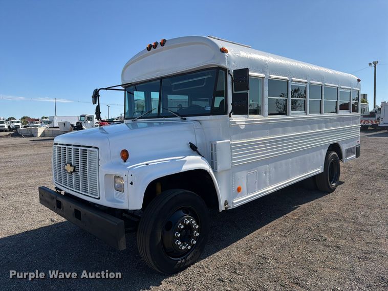 2000 Chevrolet B7 school bus