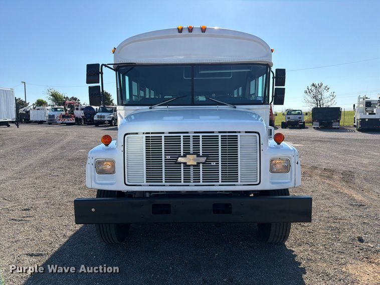 image for item FB5071 2000 Chevrolet B7 school bus