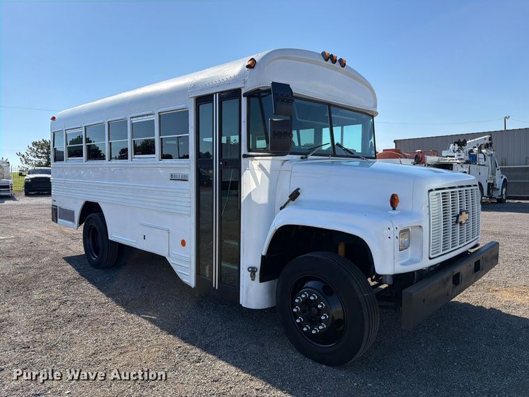 image for item FB5071 2000 Chevrolet B7 school bus