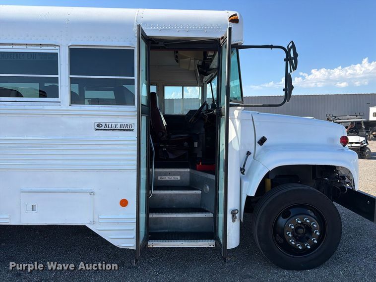 image for item FB5071 2000 Chevrolet B7 school bus