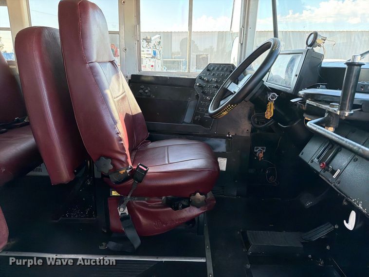 image for item FB5071 2000 Chevrolet B7 school bus