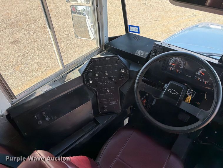 image for item FB5071 2000 Chevrolet B7 school bus