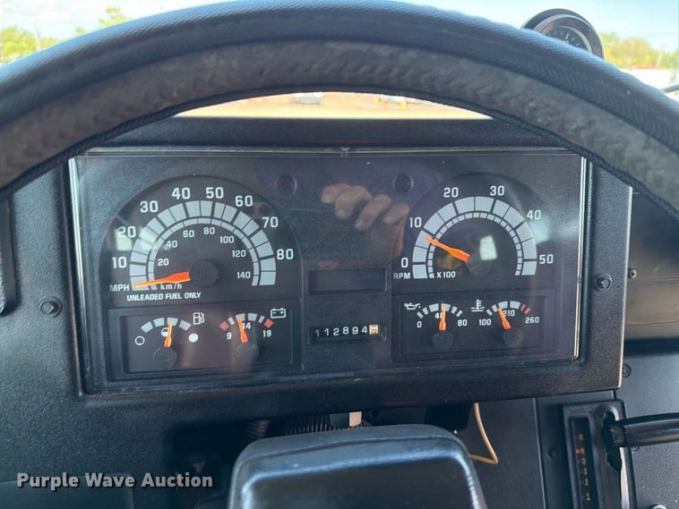 image for item FB5071 2000 Chevrolet B7 school bus