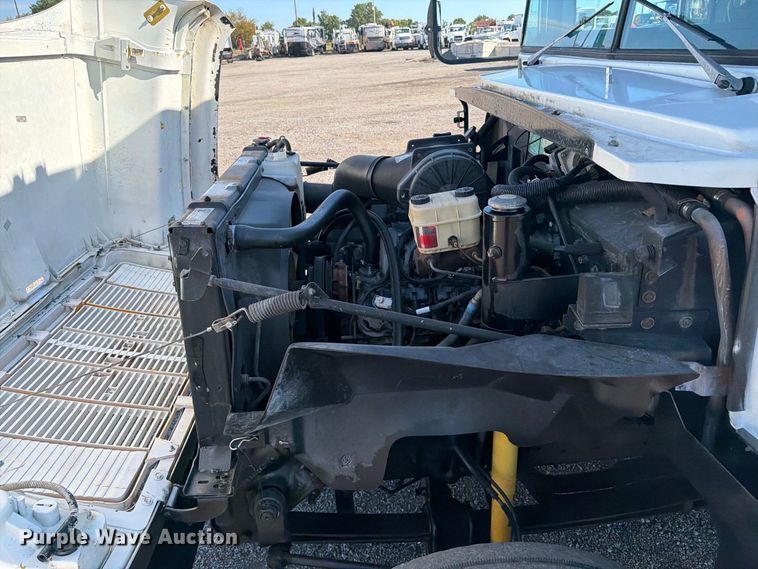 image for item FB5071 2000 Chevrolet B7 school bus