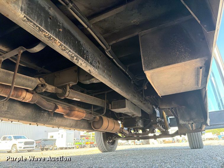 image for item FB5071 2000 Chevrolet B7 school bus