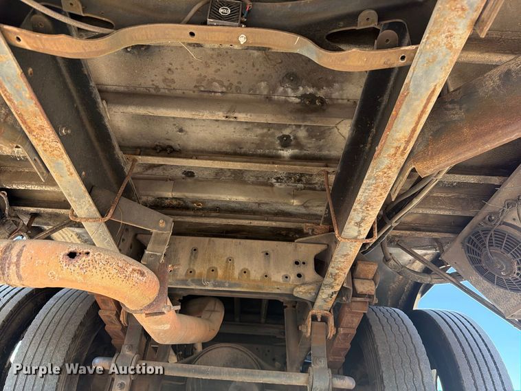 image for item FB5071 2000 Chevrolet B7 school bus