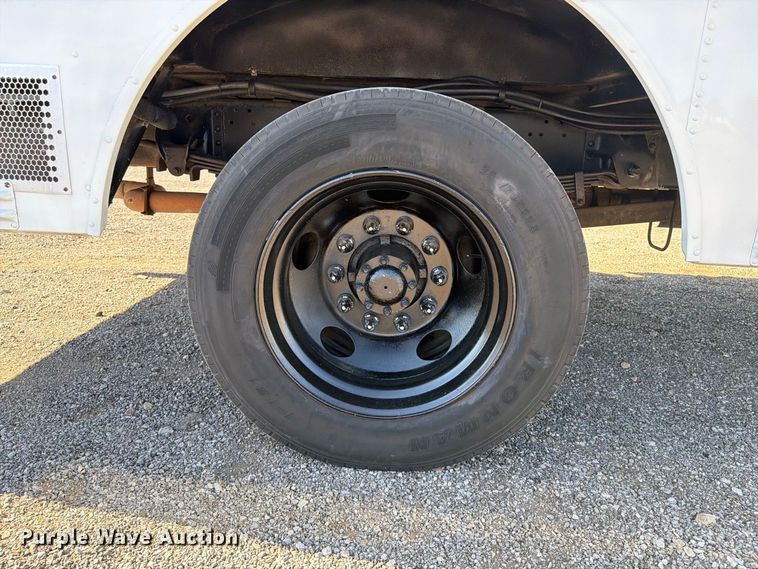 image for item FB5071 2000 Chevrolet B7 school bus