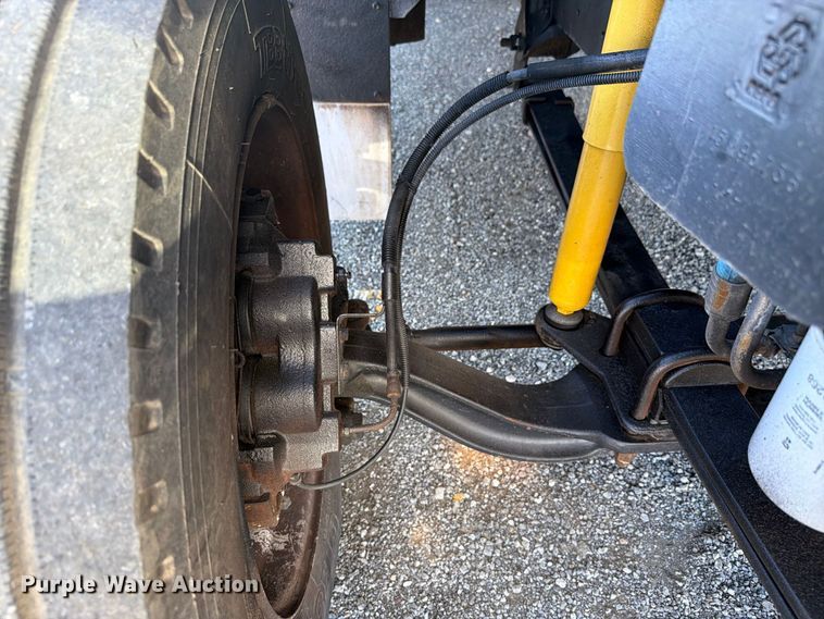 image for item FB5071 2000 Chevrolet B7 school bus