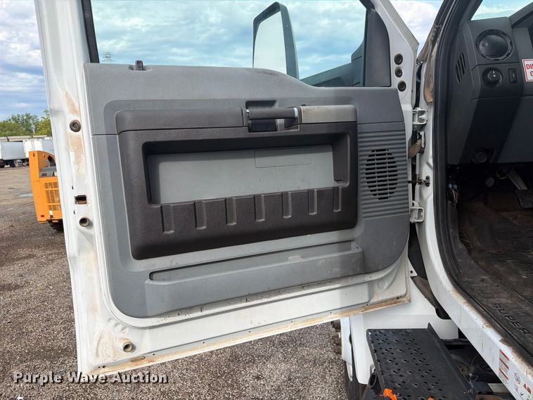 image for item FB5083 2019 Ford F750 Super Duty box truck