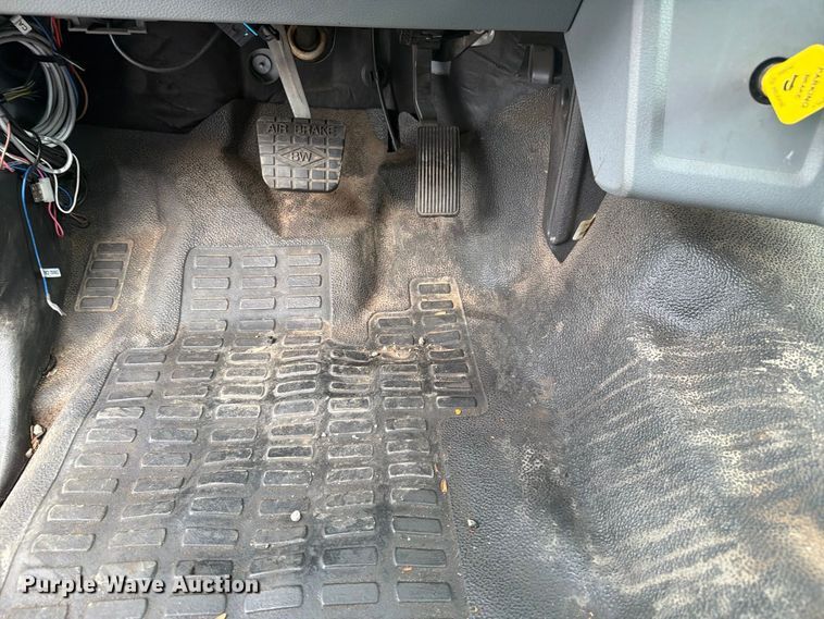 image for item FB5083 2019 Ford F750 Super Duty box truck