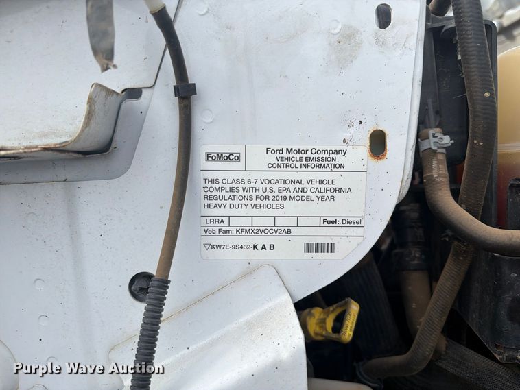 image for item FB5083 2019 Ford F750 Super Duty box truck