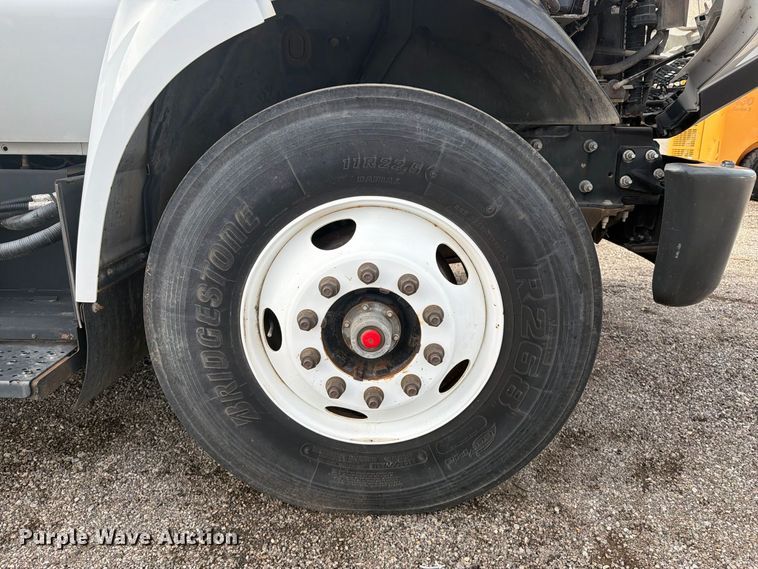 image for item FB5083 2019 Ford F750 Super Duty box truck