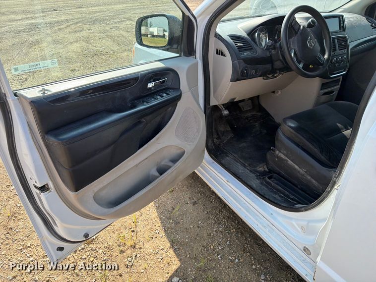 image for item FB5893 2019 Dodge Grand Caravan van