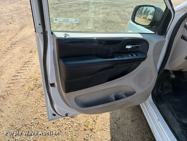 image for item FB5893 2019 Dodge Grand Caravan van