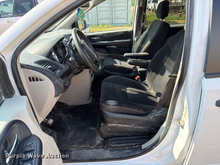 image for item FB5893 2019 Dodge Grand Caravan van