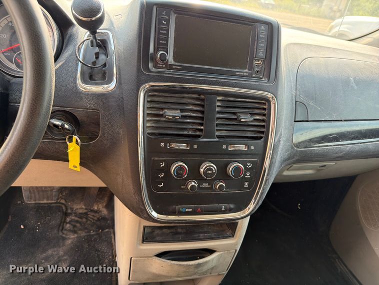 image for item FB5893 2019 Dodge Grand Caravan van