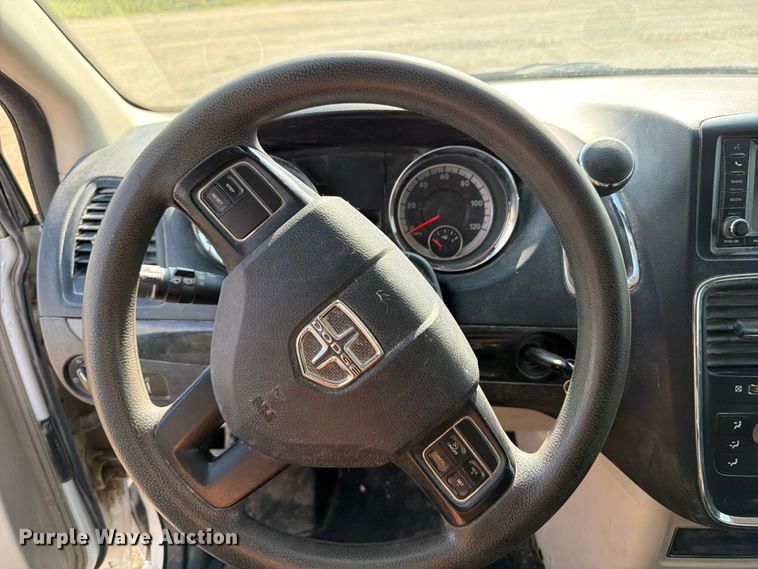 image for item FB5893 2019 Dodge Grand Caravan van