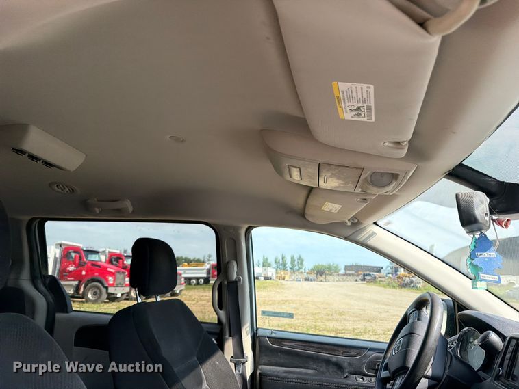 image for item FB5893 2019 Dodge Grand Caravan van