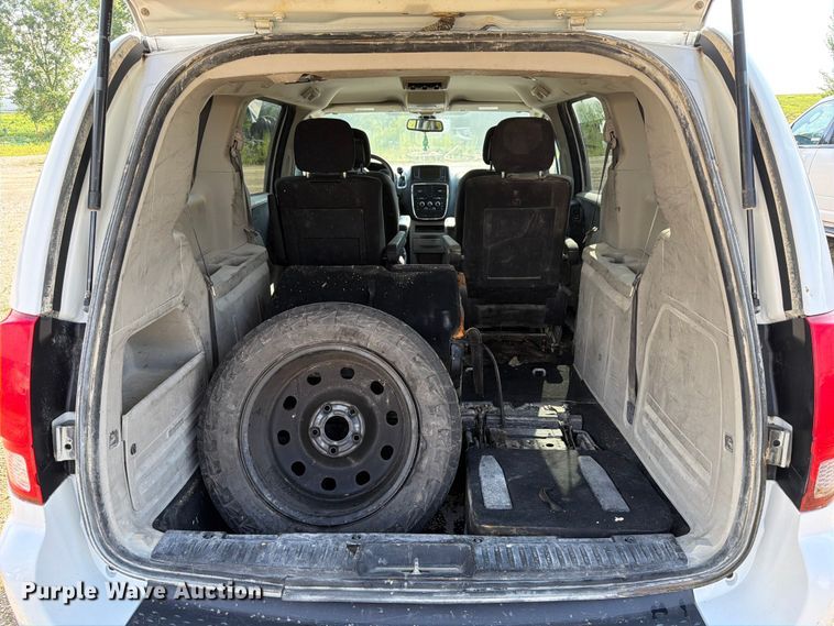 image for item FB5893 2019 Dodge Grand Caravan van
