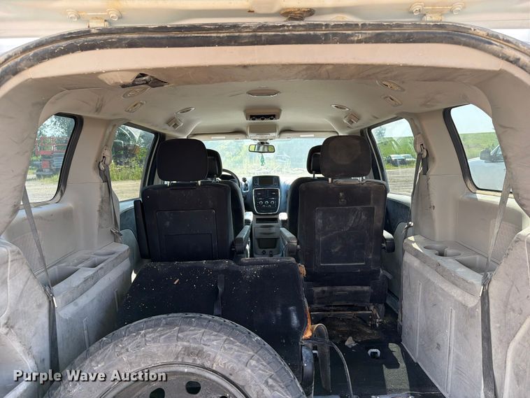 image for item FB5893 2019 Dodge Grand Caravan van