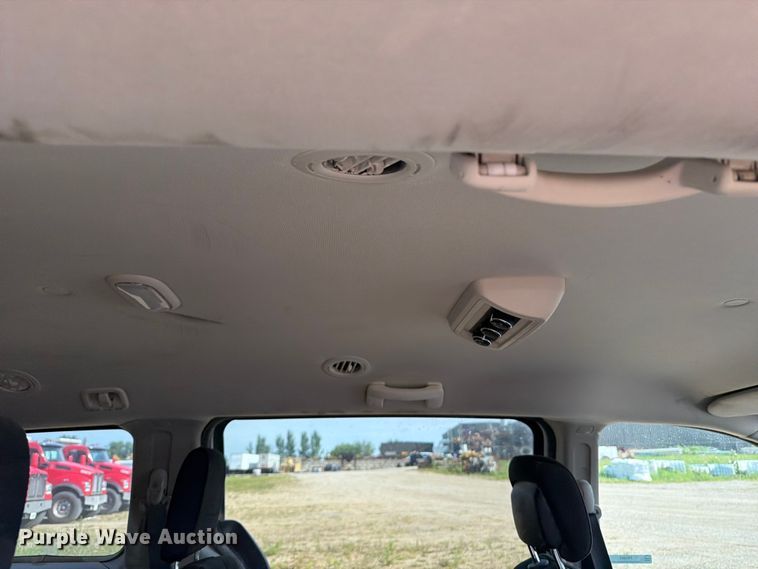 image for item FB5893 2019 Dodge Grand Caravan van