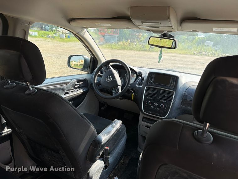 image for item FB5893 2019 Dodge Grand Caravan van