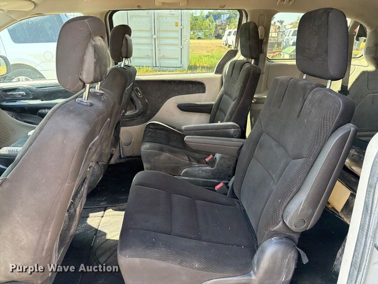 image for item FB5893 2019 Dodge Grand Caravan van