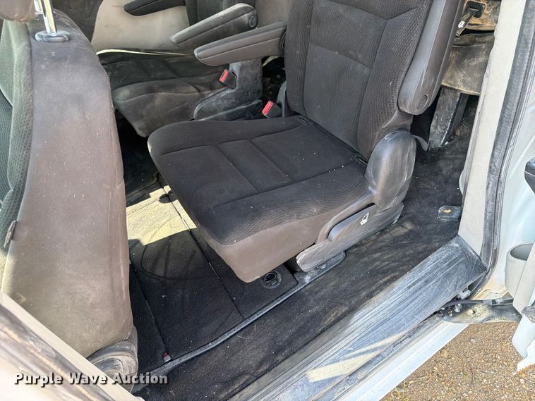 image for item FB5893 2019 Dodge Grand Caravan van