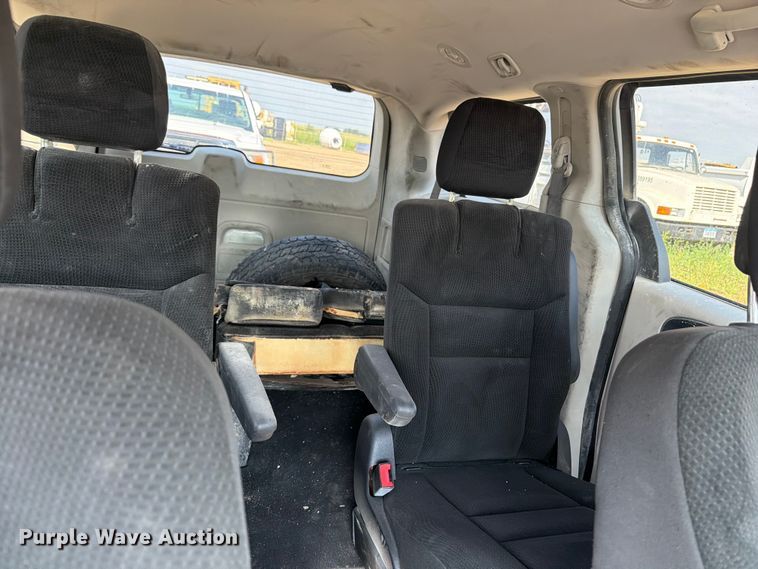 image for item FB5893 2019 Dodge Grand Caravan van