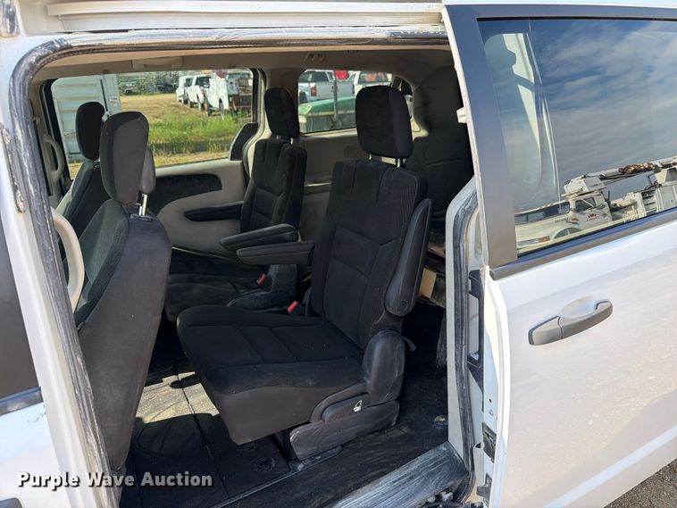image for item FB5893 2019 Dodge Grand Caravan van