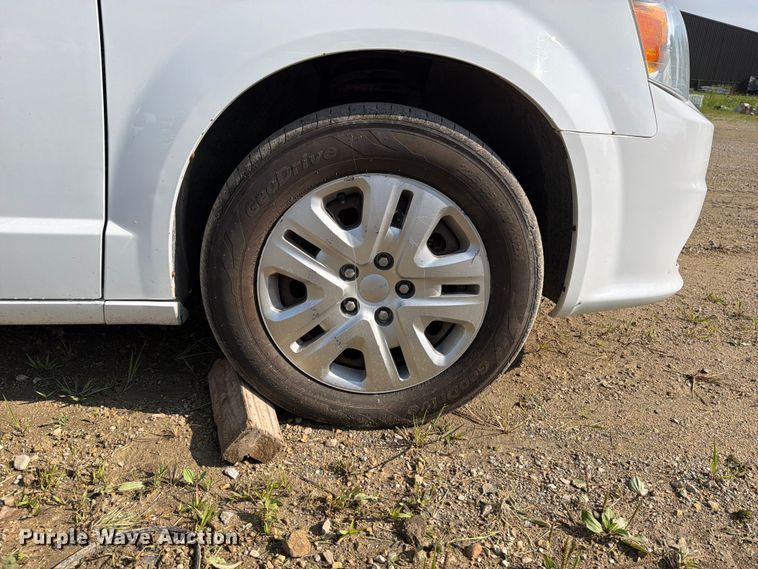 image for item FB5893 2019 Dodge Grand Caravan van