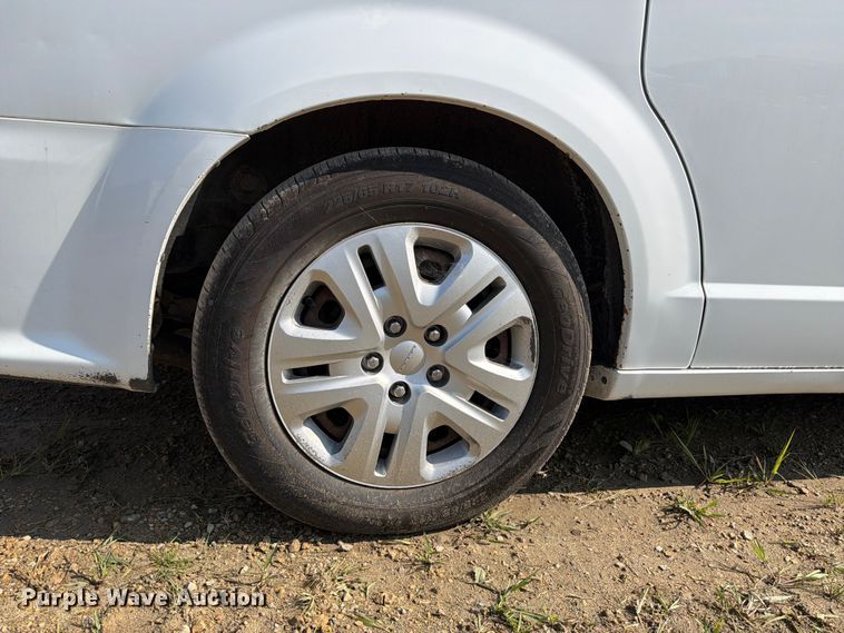 image for item FB5893 2019 Dodge Grand Caravan van