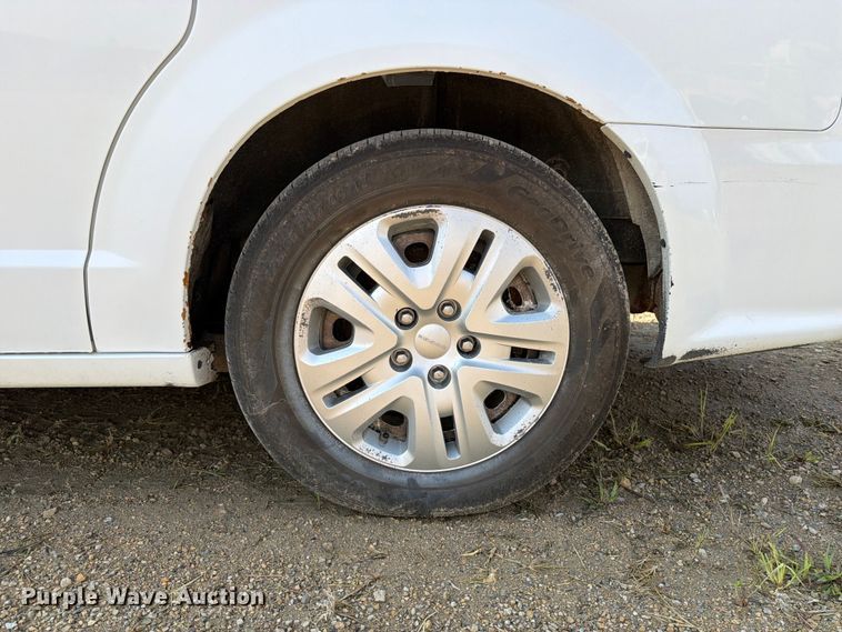 image for item FB5893 2019 Dodge Grand Caravan van