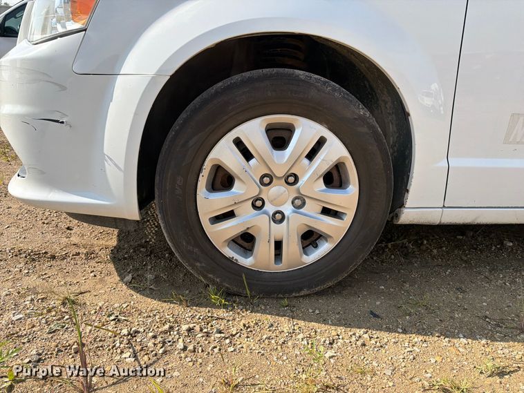 image for item FB5893 2019 Dodge Grand Caravan van