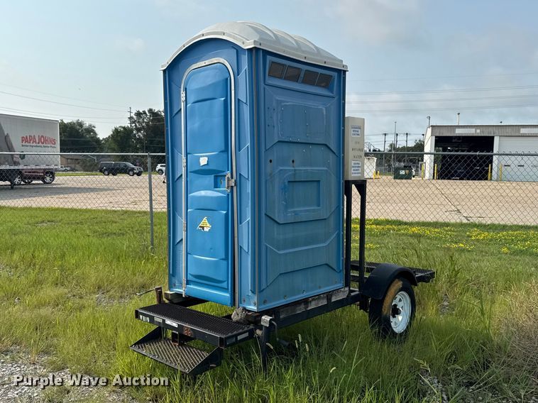 Portable toilet